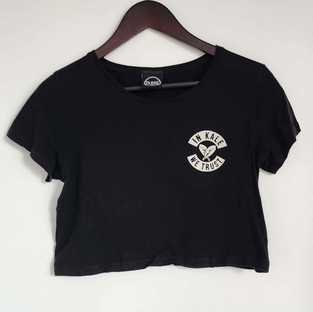 Black Cropped Tee 'In Kale We Trust'